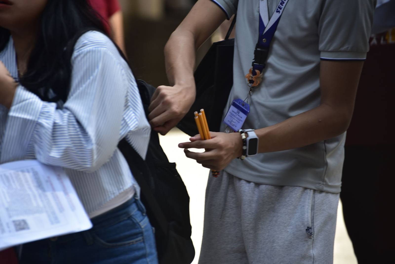 Second batch examinees flock to University of the Philippines Manila Testimg center for the first day of the University of the Philippines College Admission Test (UPCAT), on August 1.


Parents and guardians are also present to support the examinees. l Zedrich Xylak Madrid