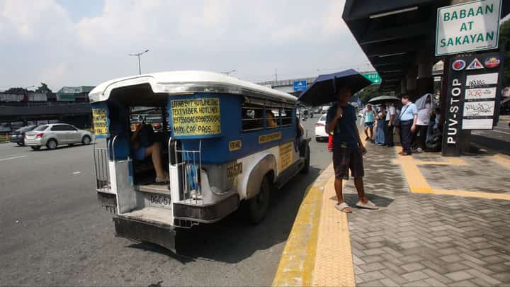 LTFRB extends fuel discount for jeepney, UV Express drivers