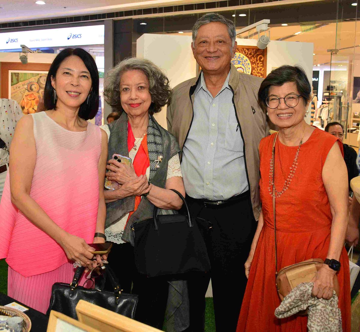 Sunshine Place Porcelain instructor Tomoko Sumi and Decoupage leader Tess Colayco with guests Delfin, director of Ayala Corp., Ayala Land, Globe and Manila Water and wife broadcast journalist Cheche Lazaro.