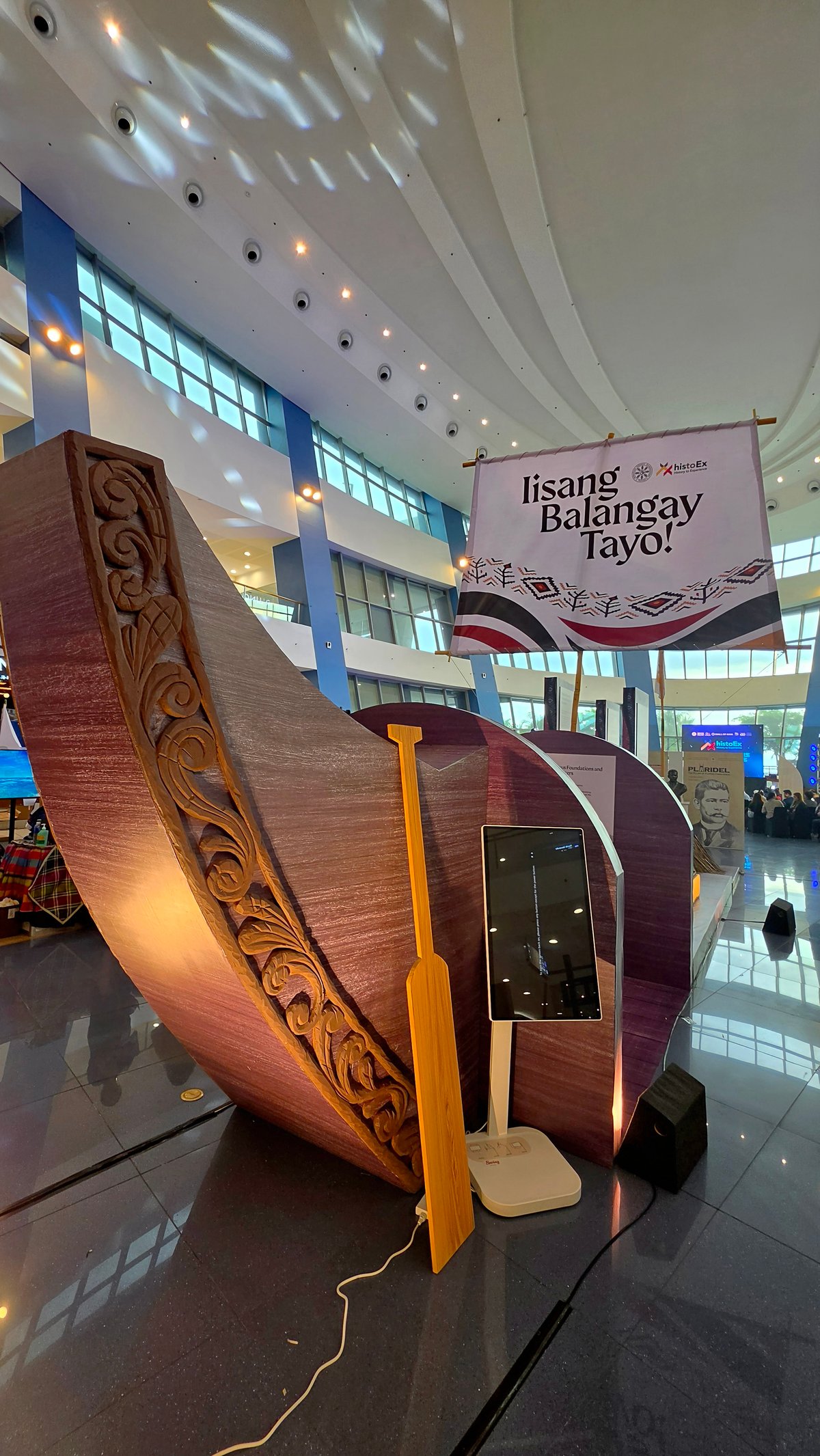 The balangay-inspired centerpiece carries the message ‘Iisang Balangay Tayo!’