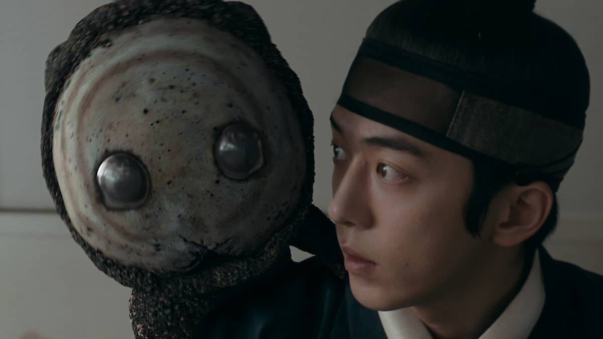 Ggeomeoksali and Gu-cheon (Nam Joo-hyuk) eventually formed a bond in the series.