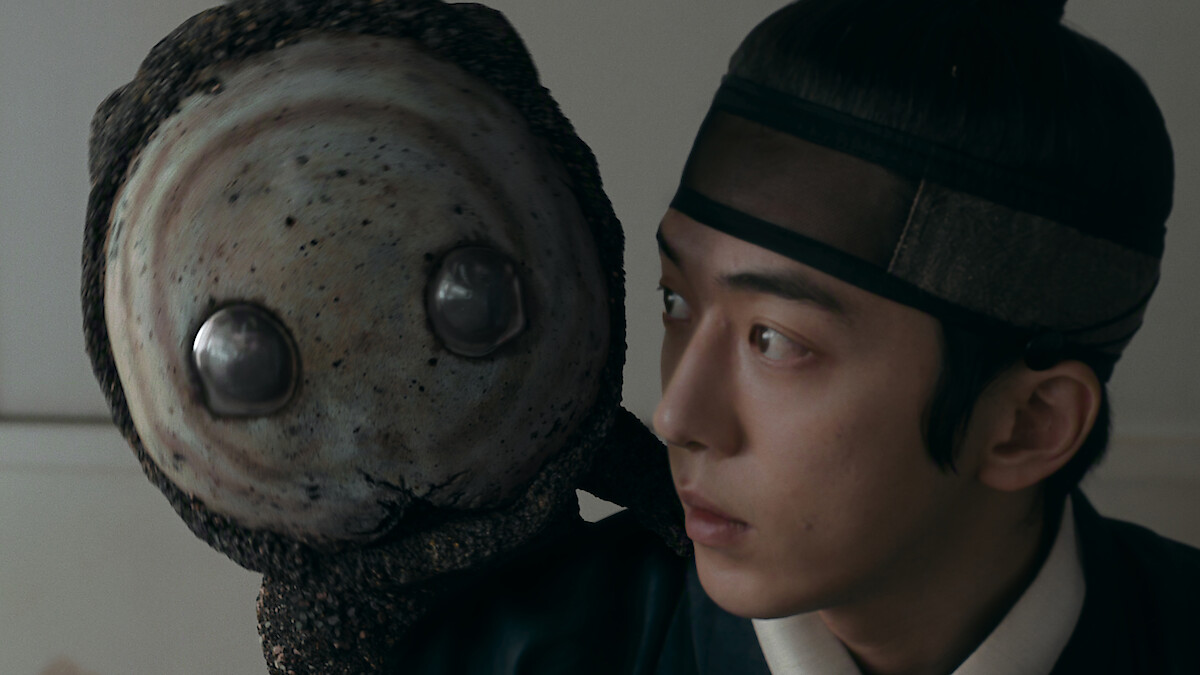 Ggeomeoksali and Gu-cheon (Nam Joo-hyuk) eventually formed a bond in the series.