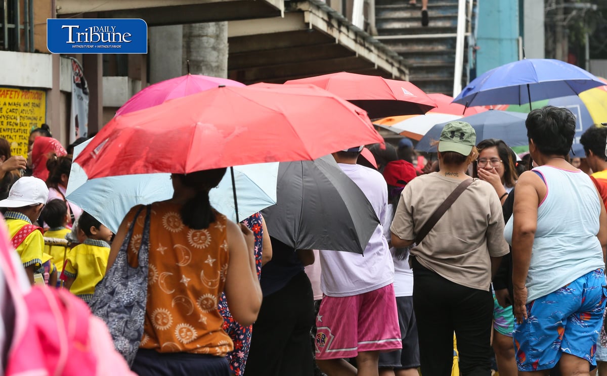TD LUIS
Parents waited outside Aquino Elementary School in Quezon City under umbrellas as Tropical Depression Luis continued to bring cloudy skies and rain on 3 August 2026.
PAGASA said the weather disturbance remains inside the Philippine Area of Responsibility (PAR) and is being closely monitored due to its potential to bring heavy rainfall, strong winds and flooding in affected areas.
📸: Analy Labor