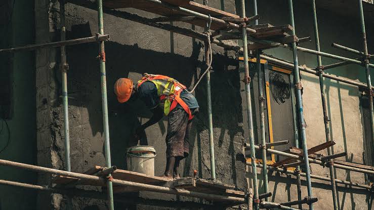 Construction worker found dead in creek in Nueva Era