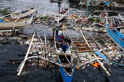 Fishermen prepare for the storm