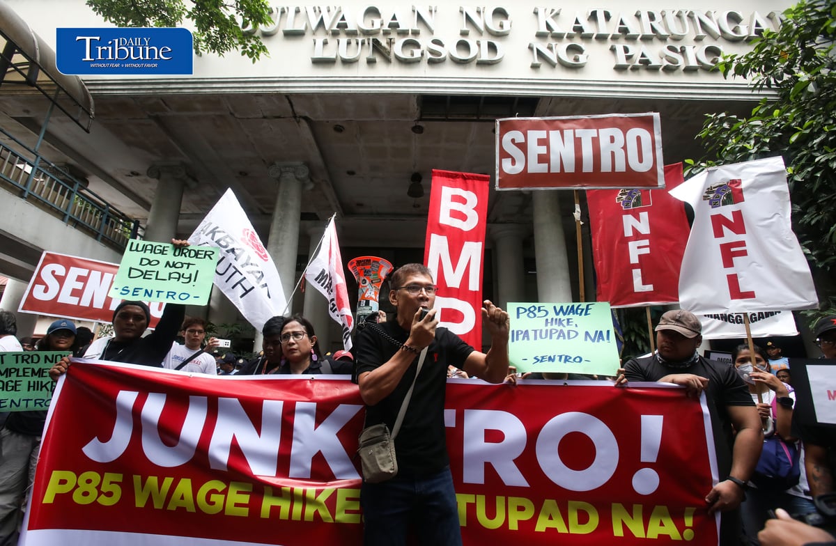 (August 03 2026) Kamanggagawa and NAGKAISA! formally filed an Urgent Motion for Intervention at Pasig RTC to lift TRO on ₱85 NCR wage hike and Led hundreds of workers to stage protest at the Pasig City Regional Trial Court (RTC) Branch 152 on Monday, August 3 2026. The motion, filed on behalf of national labor centers, federations, trade unions, and workers' organizations including Kamanggagawa Partylist, Federation of Free Workers (FFW), National Federation of Labor (NFL), Unified Filipino Service Workers (UFSW), and Workers and Peasants Party (WPP), assert that the RTC lacks jurisdiction over minimum wage fixing. Photo/Analy Labor