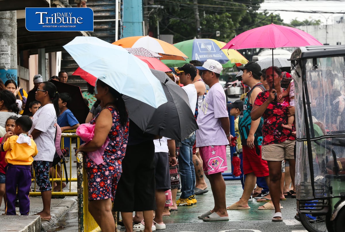 TD LUIS
Parents waited outside Aquino Elementary School in Quezon City under umbrellas as Tropical Depression Luis continued to bring cloudy skies and rain on 3 August 2026.
PAGASA said the weather disturbance remains inside the Philippine Area of Responsibility (PAR) and is being closely monitored due to its potential to bring heavy rainfall, strong winds and flooding in affected areas.
📸: Analy Labor
