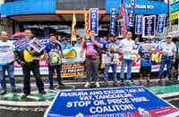 Transport groups Manibela, PISTON, ACTO National, and Sunshine Monteverde Mandarin Jeepney Transportation Corporation (SMMJTC) gathered in front of the LTFRB office along Kalayaan Avenue, Quezon City, on Monday morning, 3 August, to call for fare increase and attend the public hearing with the Land Transportation Franchising and Regulatory Board (LTFRB) regarding their ₱1 to ₱10 fare hike proposals.