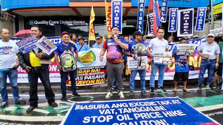 Transport groups Manibela, PISTON, ACTO National, and Sunshine Monteverde Mandarin Jeepney Transportation Corporation (SMMJTC) gathered in front of the LTFRB office along Kalayaan Avenue, Quezon City, on Monday morning, 3 August, to call for fare increase and attend the public hearing with the Land Transportation Franchising and Regulatory Board (LTFRB) regarding their ₱1 to ₱10 fare hike proposals.