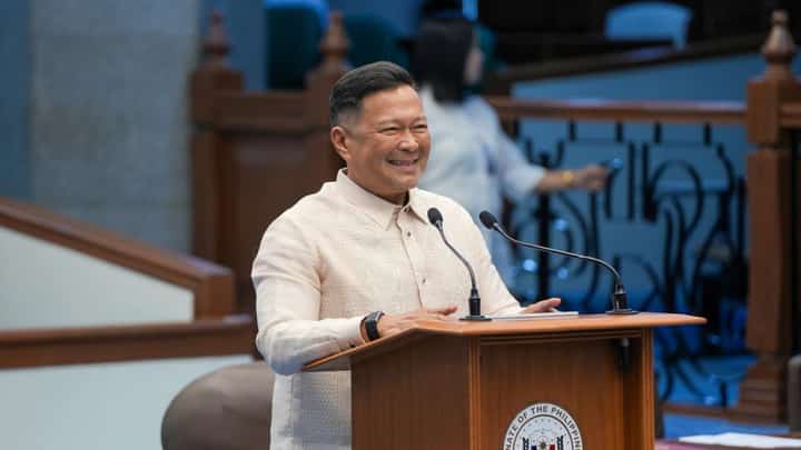 Senate approves JV Ejercito's Magna Carta for Barangay Health Workers on final reading