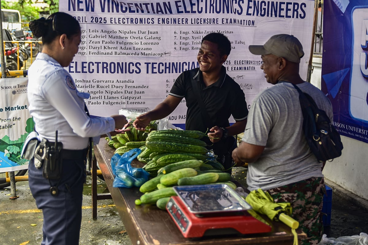 Ayta Mobile Market in Adamson University