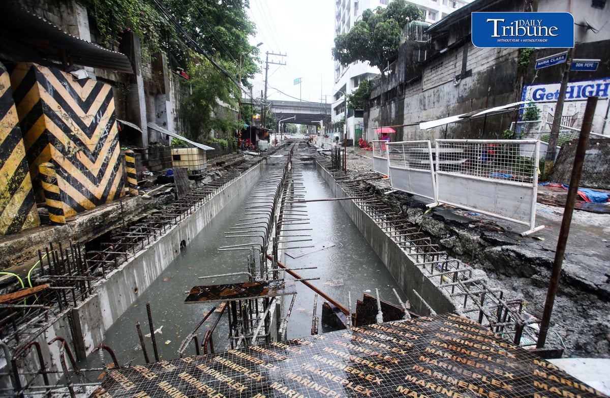 (August 04 2026) Rain or shine workers continued working at the Quezon City local government project a Water Detention Basin along Maria Clara street corner Araneta Avenue in Quezon City on Tuesday August 5 2026. The Quezon City LGU project is to reduce flooding in the area. Photo/Analy Labor