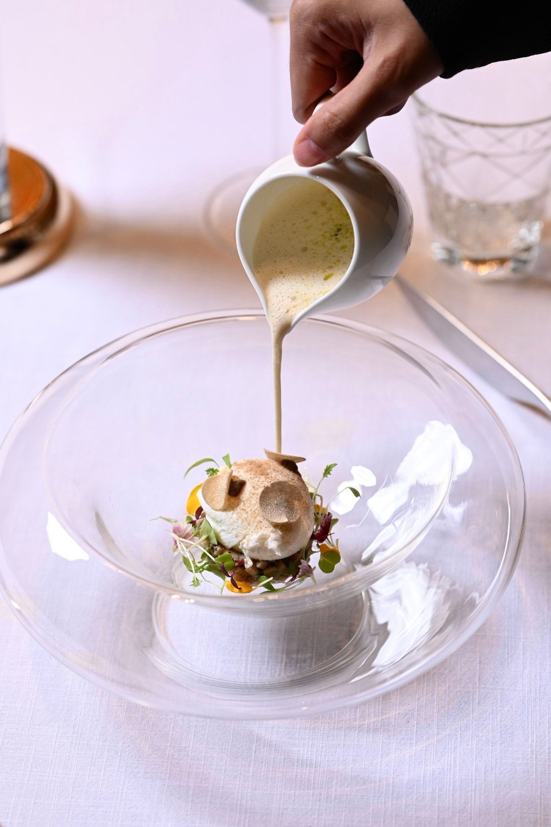 L’oeuf de poule (The Chicken Egg).
