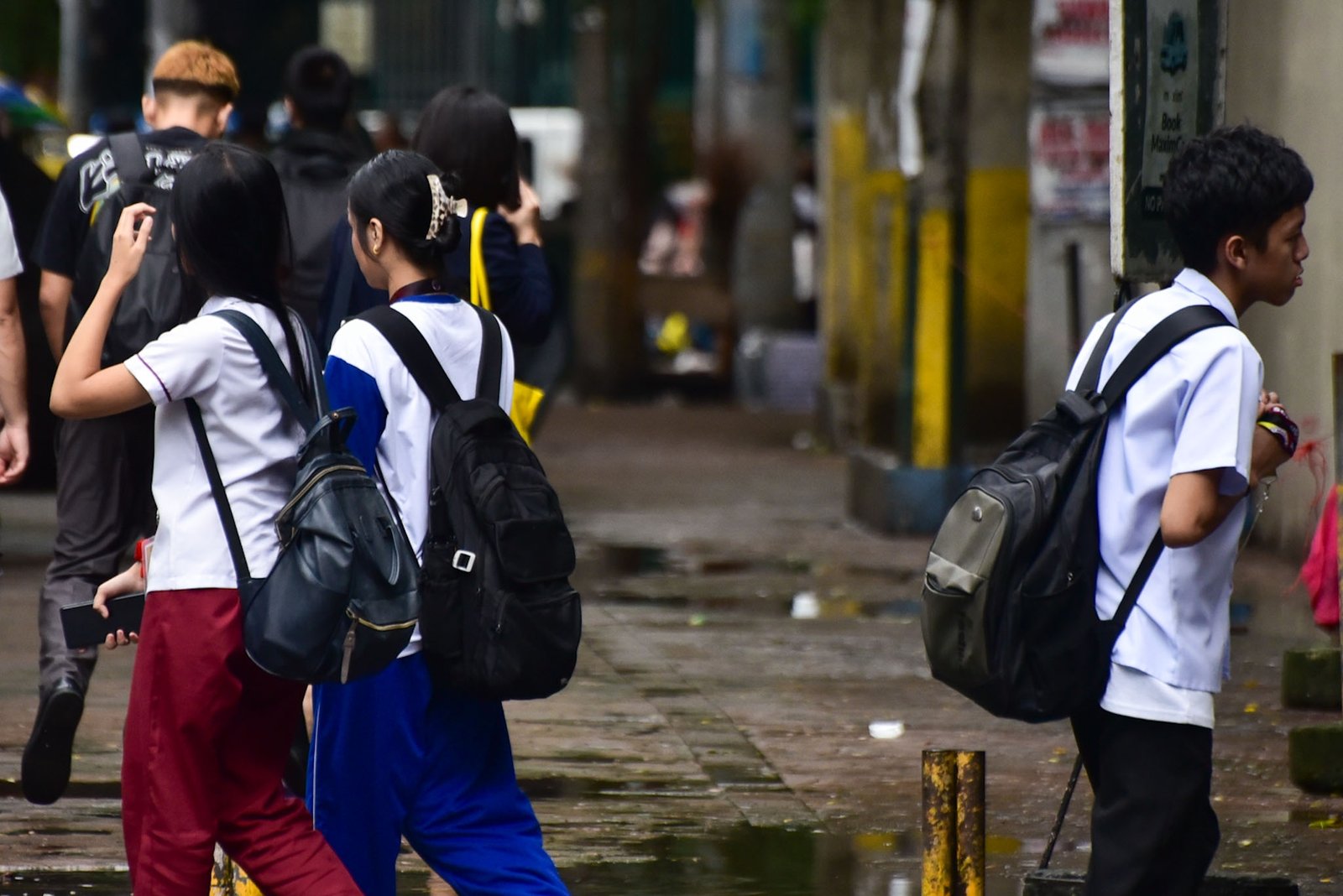 Elementary and high school students leave their schools in Manila after city authorities suspended afternoon classes due to inclement weather brought by the southwest monsoon. | Zedrich Xylak Madrid