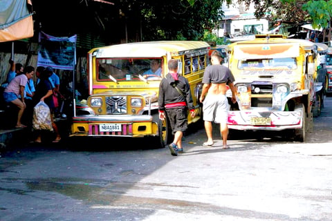 PUJ, UV Express get additional P2 fuel discount