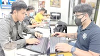 DAILY TRIBUNE Business reporter Mico Virata and Online editor Jason Mago.