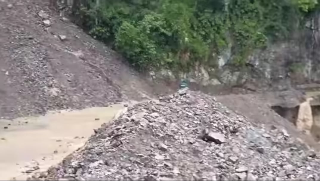 Mountain Province evacuates 12 families as #MaymayPH batters Cordillera
