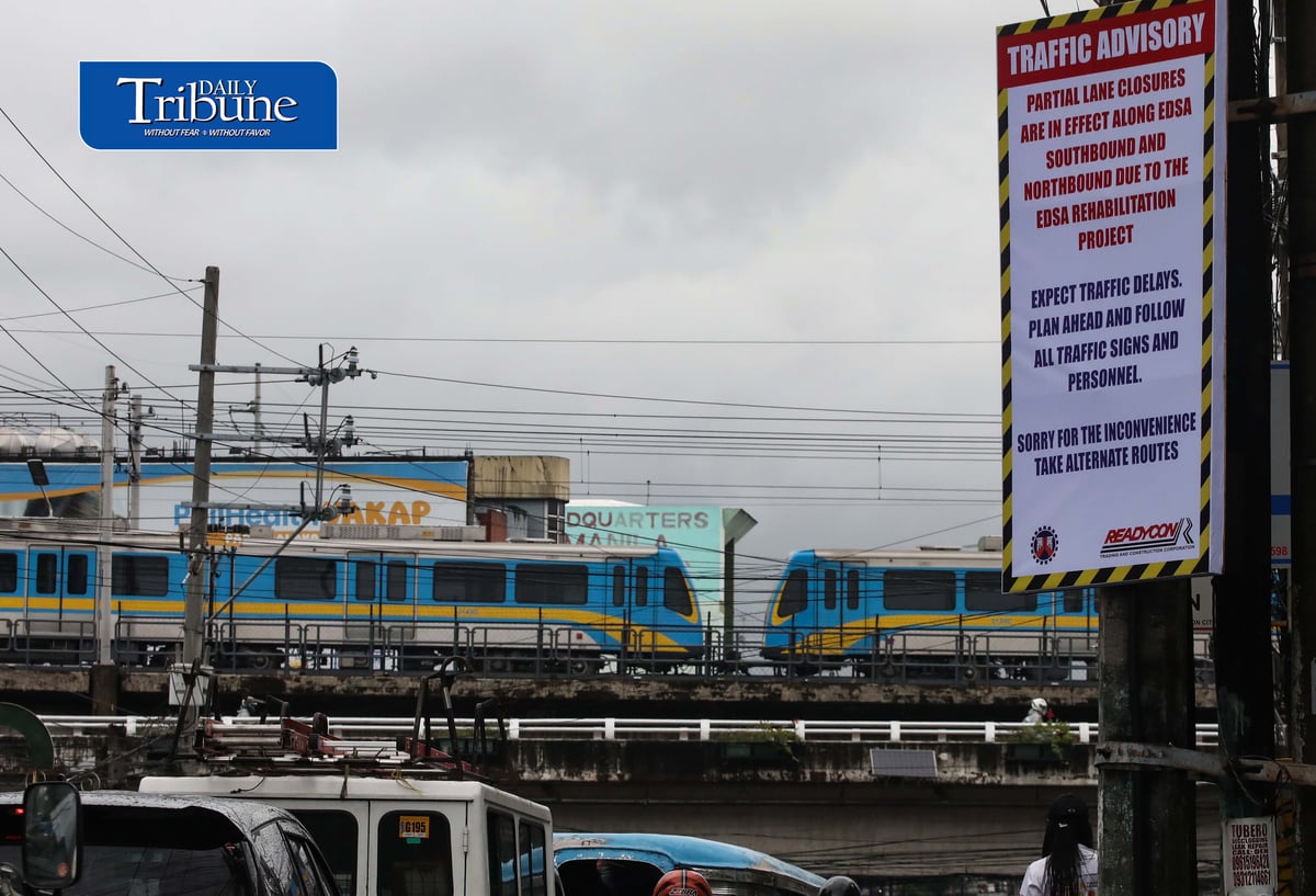 (August 06 2026) An advisory tarpaulins from the Department of Public Works and Highways (DPWH) to expect heavy traffic due to the EDSA Rehabilitation Project seen hang along Kamuning Road corner Edsa in Quezon City on Thursday august 6 2026, as motorists passes by and the MTR3 Dalian train, The DPWH plans to conduct partial lane closures along the southbound lane of EDSA from Monumento to Guadalupe, and advises the public to take alternative routes. Photo/Analy Labor