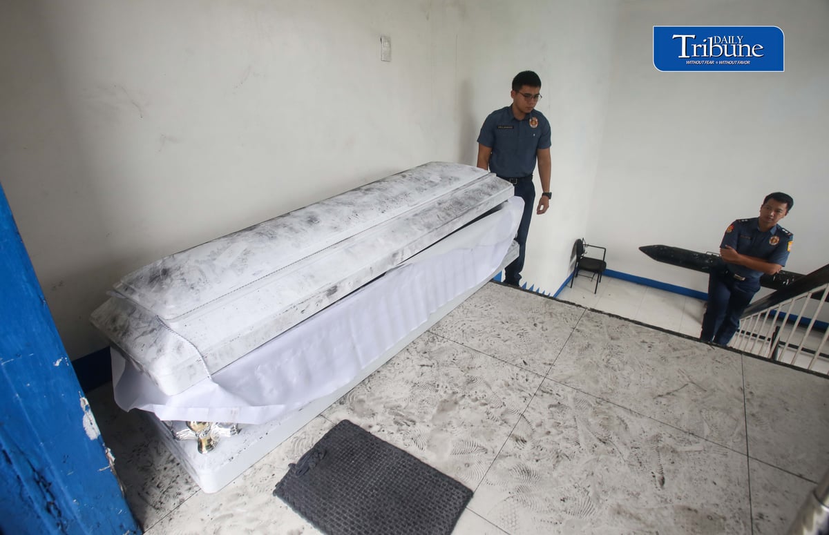 (August 07 2026) QCPD Police personnel at the Kamuning Police Station 10 in Quezon on Friday August 7 2026, stand guard at the one of the two abandoned coffin with banners and crumpled papers inside were discovered, found at the Boy Scout Circle (Barangay South Triangle) and the Welcome Rotonda (Barangay Sta. Teresita), They were part of a coordinated series of five caskets dumped across Metro Manila carrying anti-China and anti-communist messages. Photo/Analy Labor