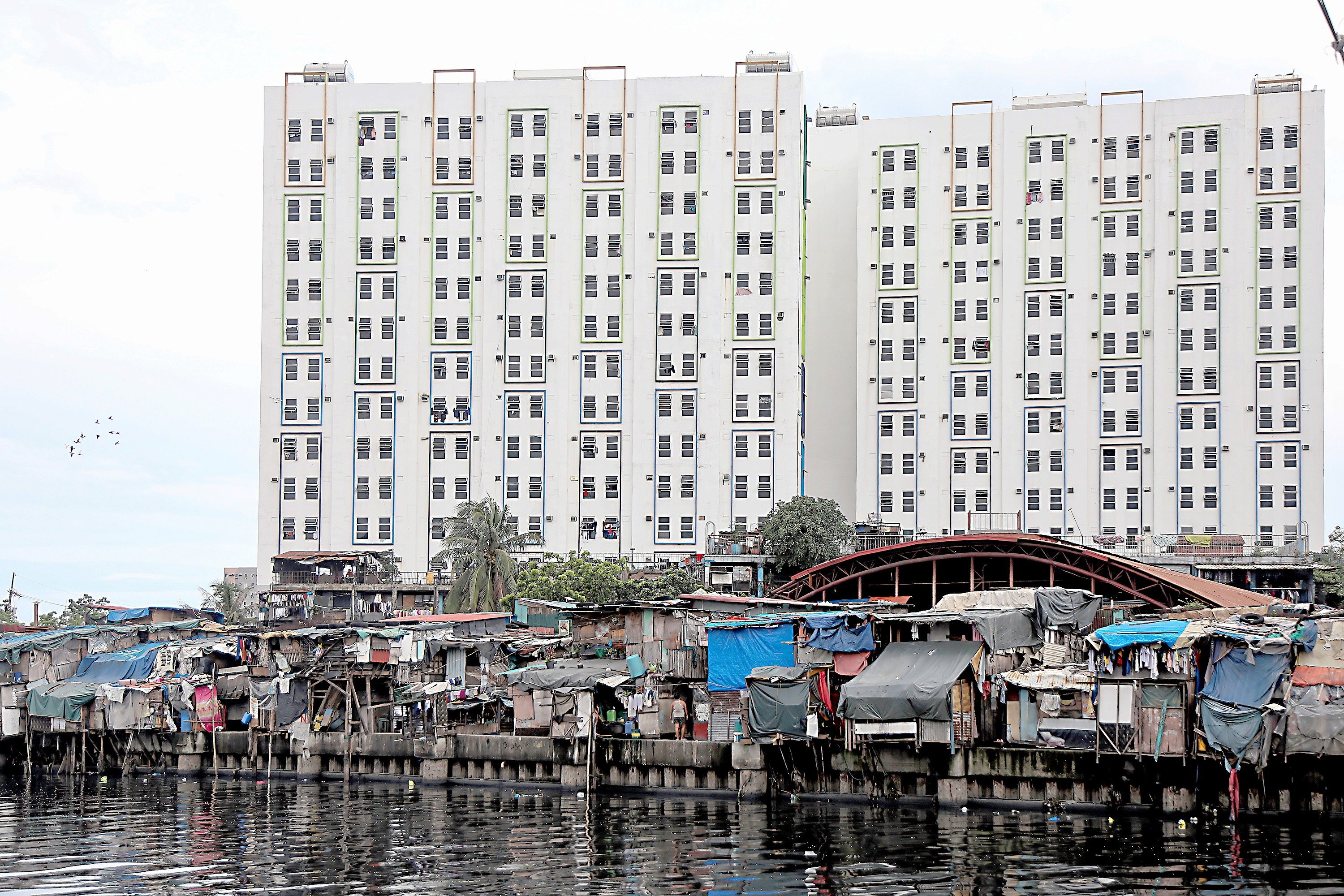 Philippine gdp slows to 2.3% in Q2
