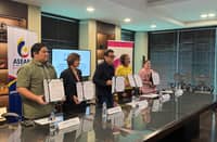 SIGNATORIES are (from right) PhilWEN chairman Cristina Concepcion, president Aurora Boots Garcia, ASEAN-BAC Philippines chairman Joey Concepcion, Senior Adviser for Women and former Trade Undersecretary Noya Terrado and executive director Patrick Chua.