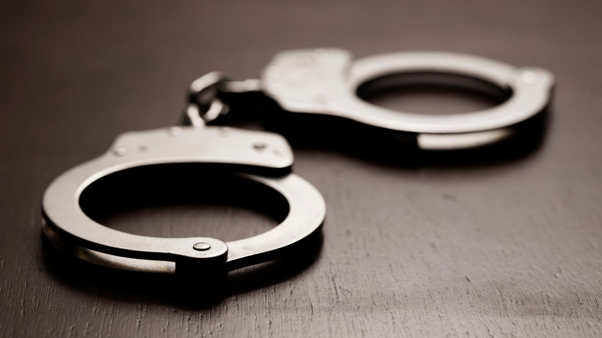 Airport immigration agent collared
for ‘departure scheme’