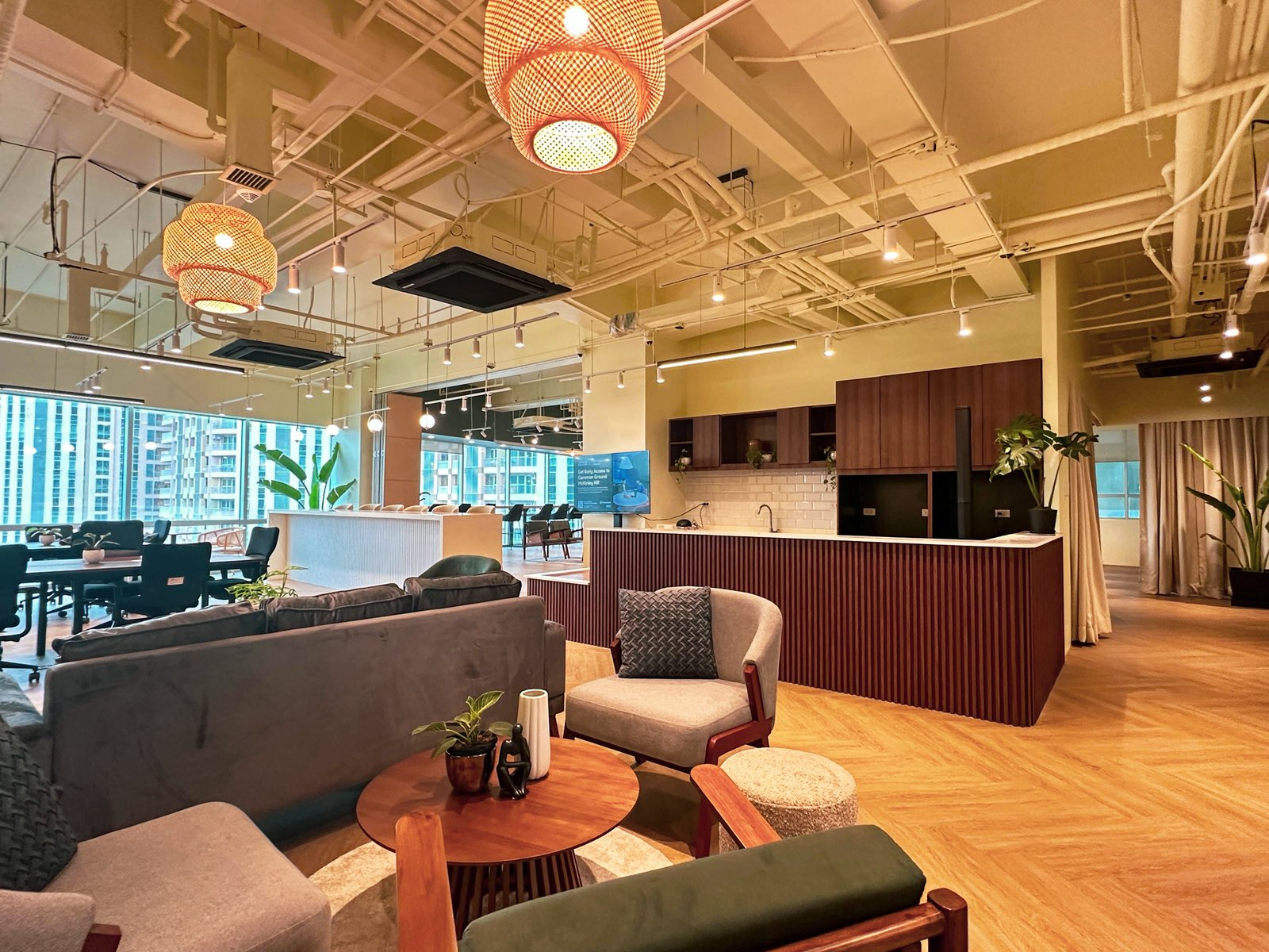 The café provides a comfortable place for work, meetings and breaks.