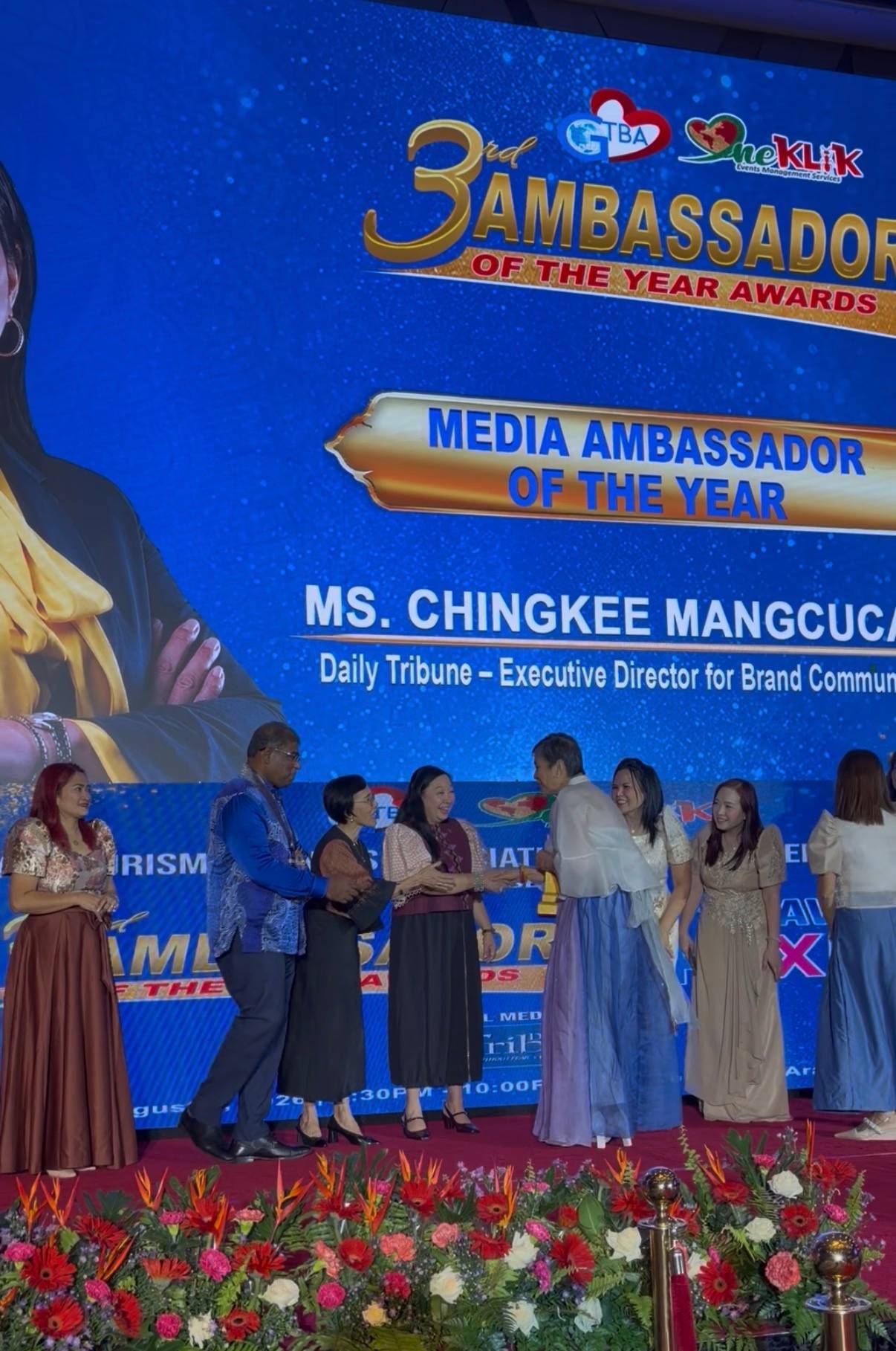 TRIBUNE’s own tourism champ Chingkee Mangcucang, DAILY
TRIBUNE’s executive director for Brand Communications, receives
the Media Ambassador of the Year award from Tourism Undersecretary
Verna Esmeralda Buensuceso, in recognition of her advocacy for
Philippine tourism and her partnership-building with the Department of
Tourism. Joining the celebration is Global Tourism Business Association
president Michelle Taylan