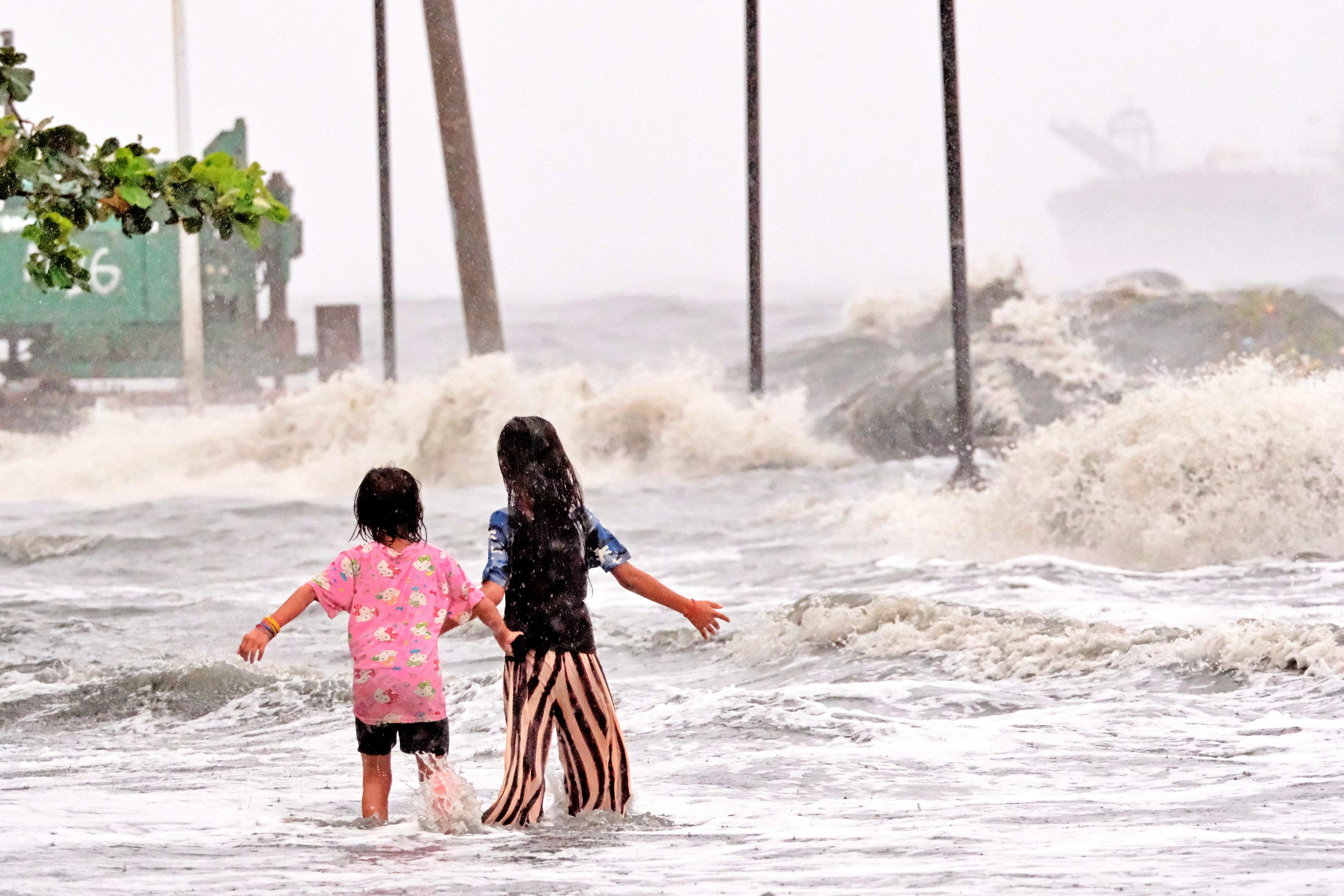 9,096 barangays face landslide, flood risks