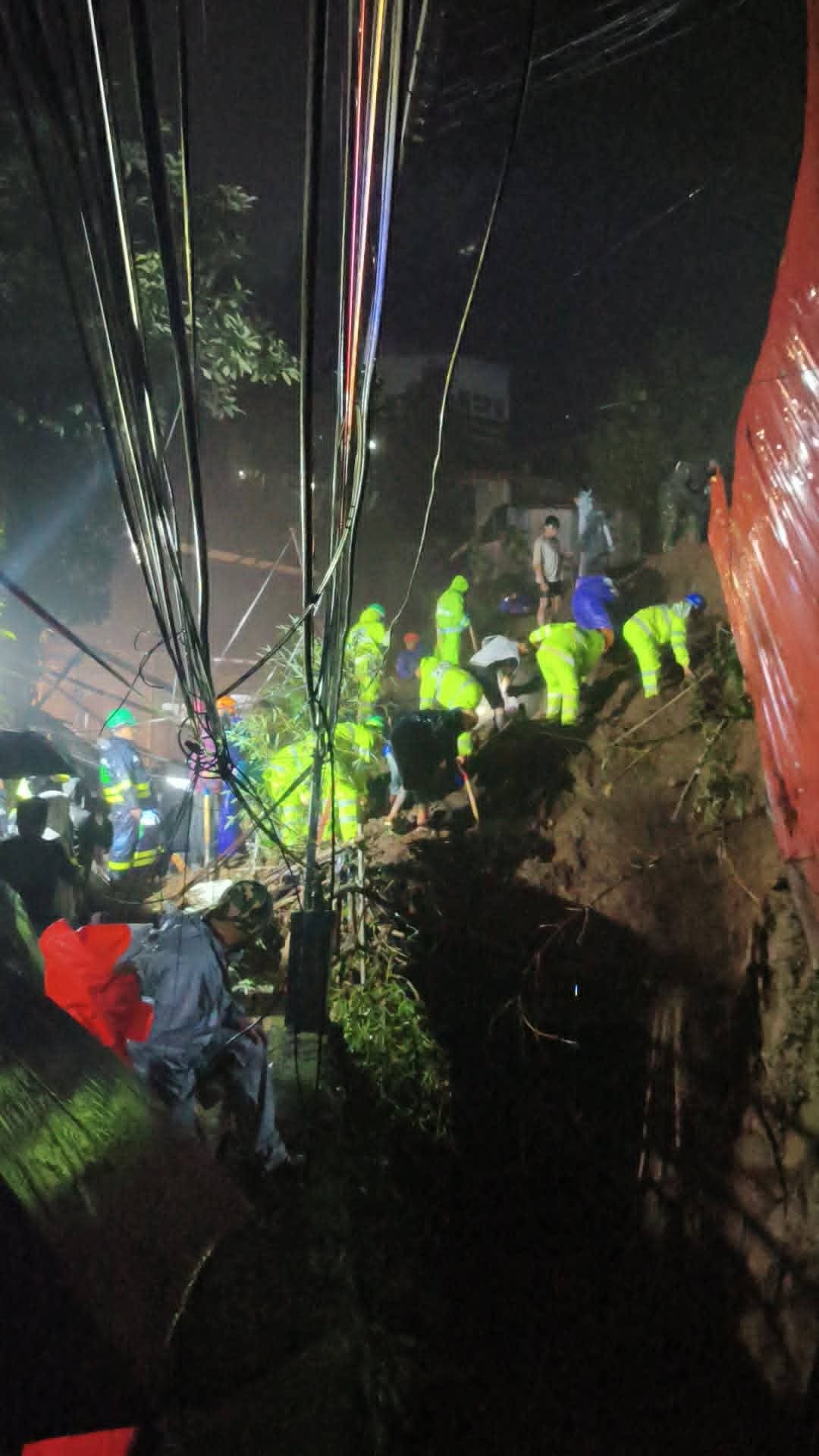 Baguio landslide leaves 7 missing, 3 dead