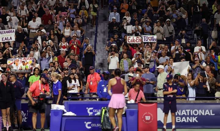 Tennis fans rally behind Alex