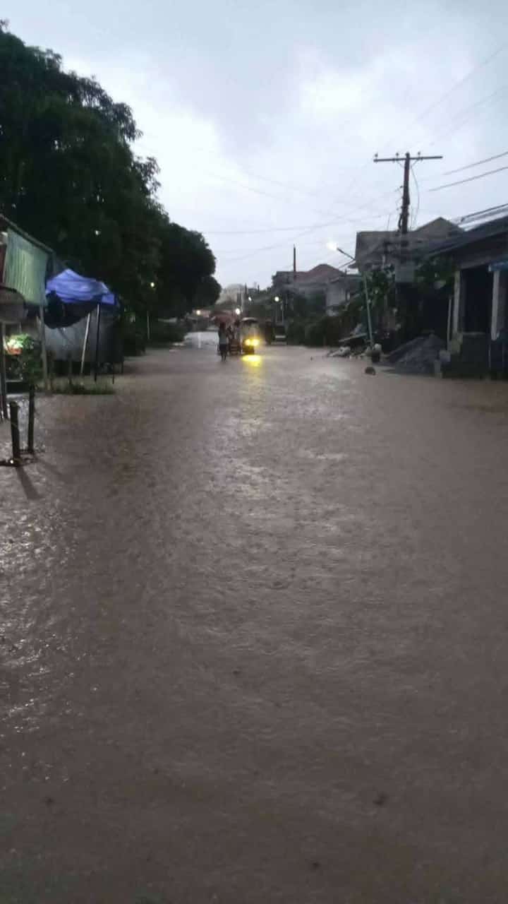 Flooding hits two barangays in Hermosa, Bataan