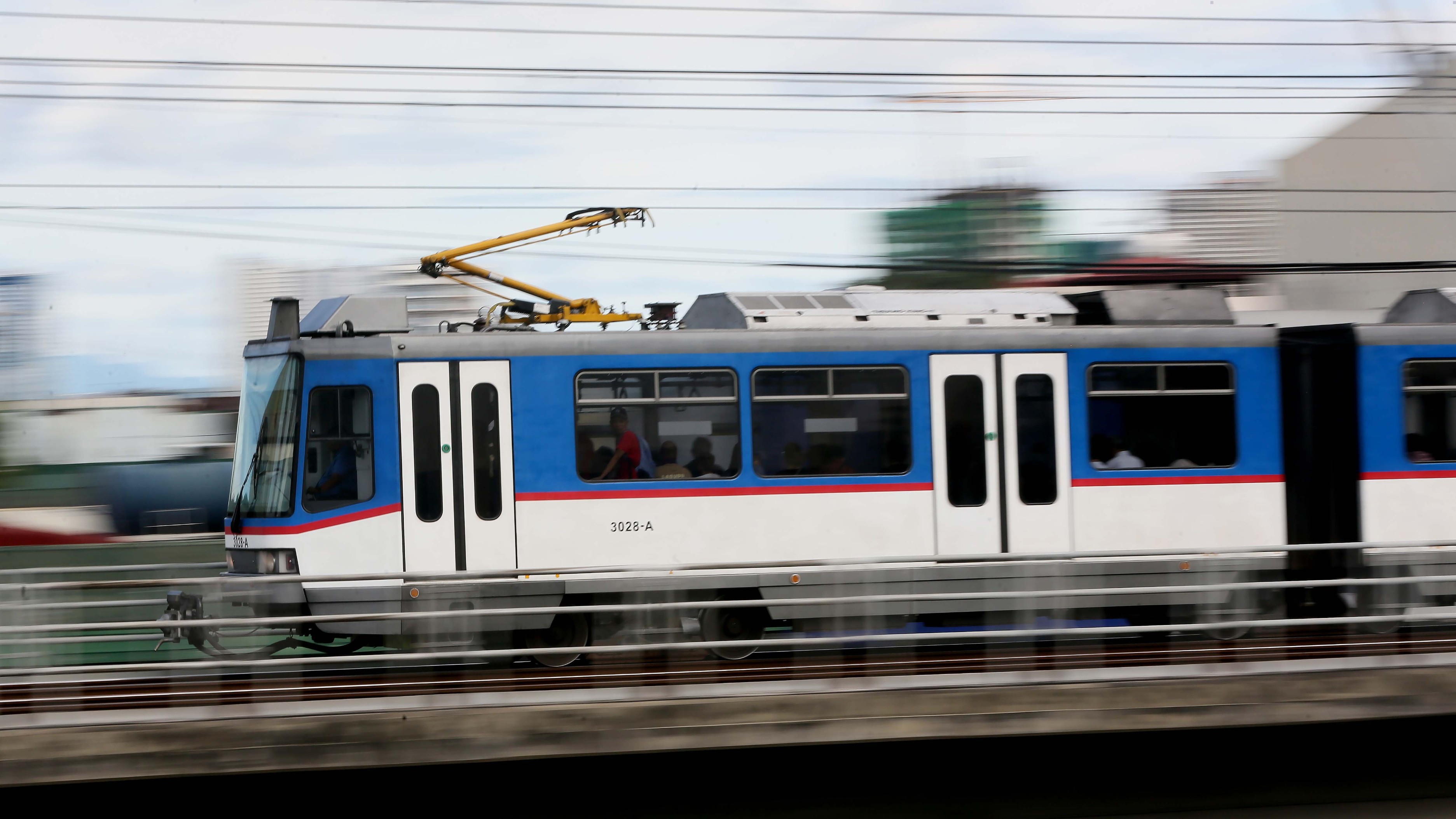 Habagat forces MRT-3 to halt operation of elevators, escalators in stations