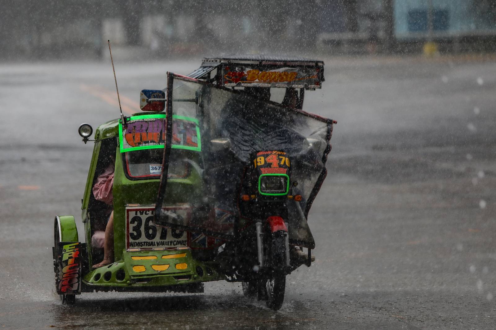 Scenes along the Marikina-Pasig border as Metro Manila remains under a Red Rainfall Warning and the Pasig River rises to 15 cubic meters. | Aram Lascano
