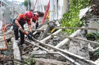Heavy traffic is expected along northbound EDSA-Ayala toward Buendia in Makati City after an old wall at Forbes Park collapsed last night.
Personnel from the DPWH and MMDA were seen clearing debris from the area. | Aram Lascano
