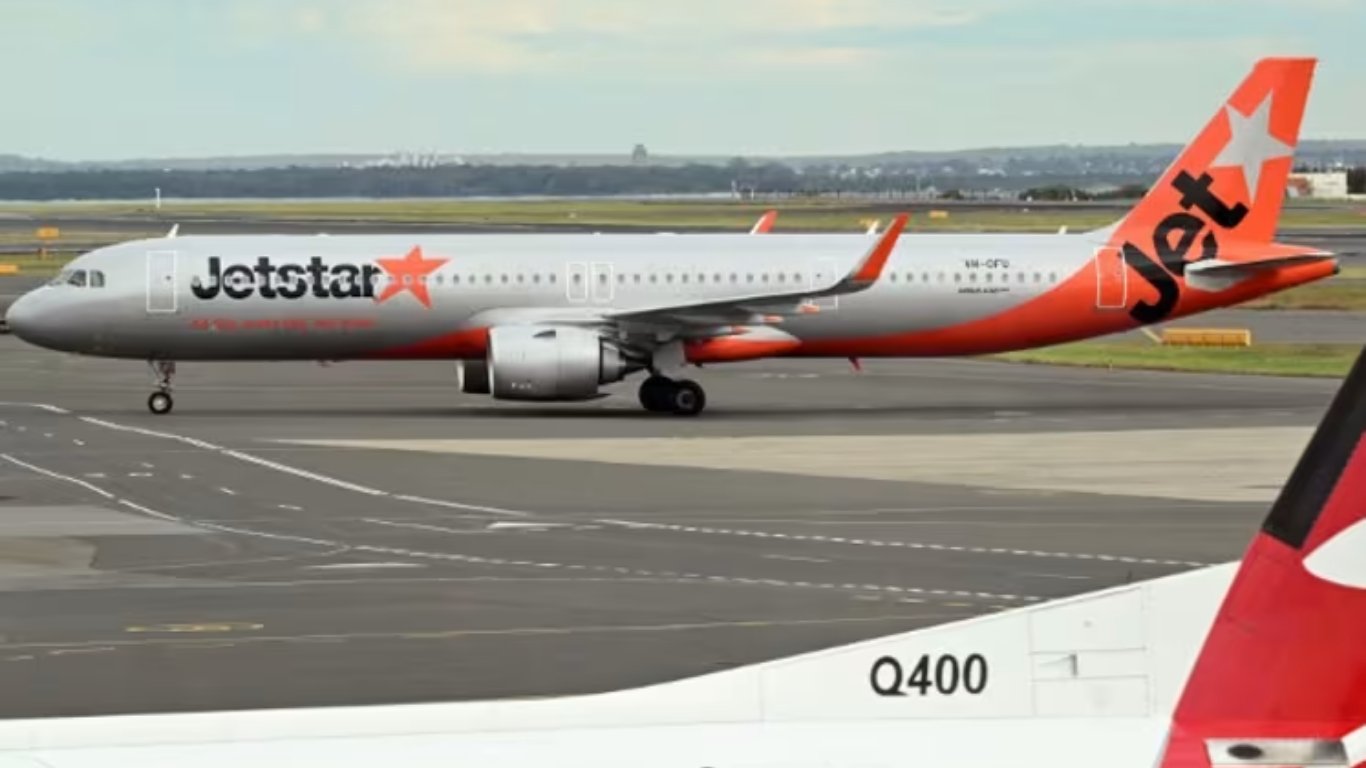 'Near collision' at airport triggers probe