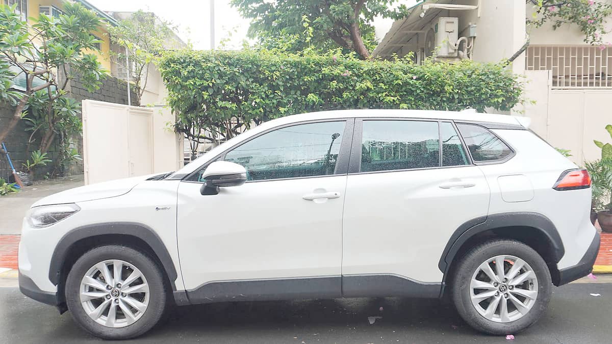 Rainy days and Sundays: Toyota Corolla Cross HEV.