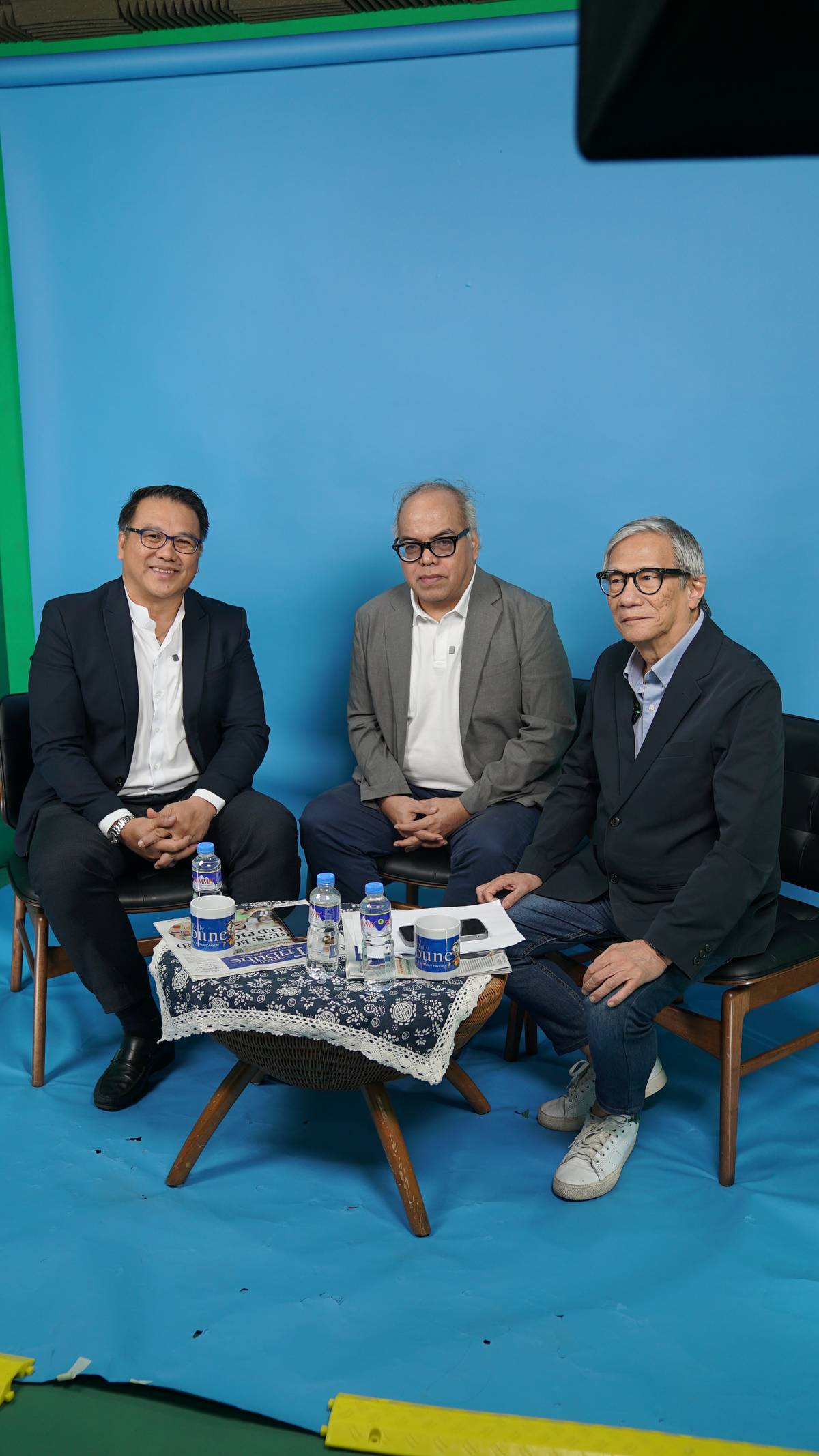 Partnership a must Meralco’s Arnel Casanova (left) explained to Straight Talk  hosts Chito Lozada (center) and Teddy Montelibano the need for private sector infusions to prod the country’s 120 or so cooperatives into efficiency.