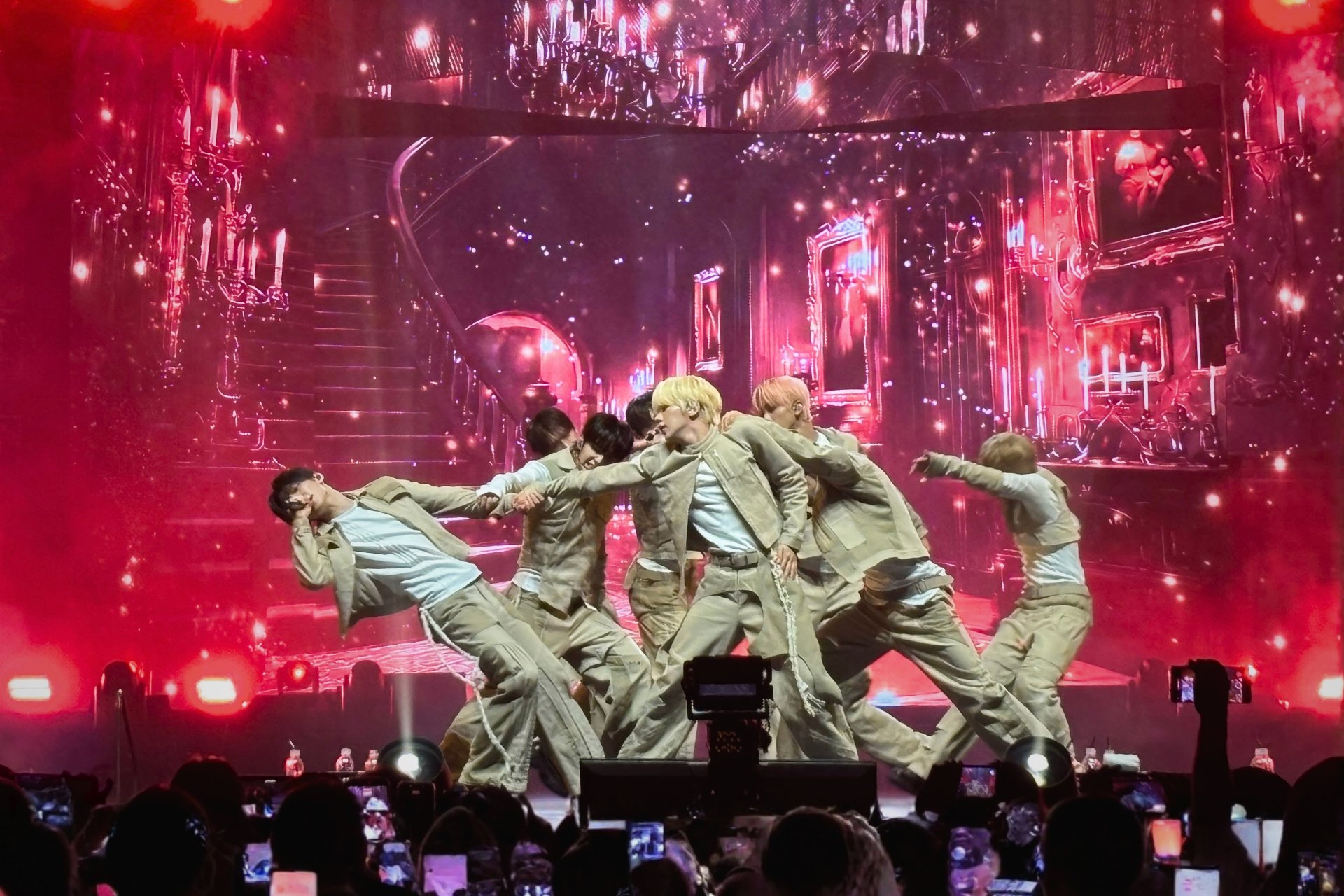 AHOF sparks fan frenzy in Manila concert 