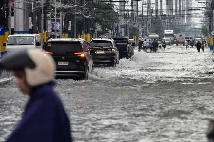 Flooding leaves parts of NCR roads impassable to light vehicles