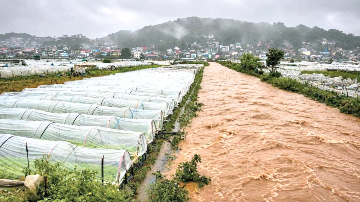 Habagat damage: Fatal landslides, road cuts, chest-deep floods
