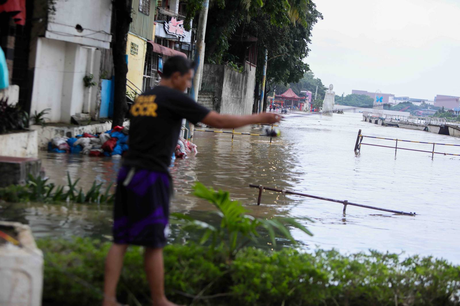 FISHING ALONG SWOLLEN TUMANA RIVER

Hobby #anglers and #fishermen cast their lines along the Tumana River near Riverbanks in Marikina City as the river’s water level stood at around 16 meters amid continued rains. | Aram Lascano