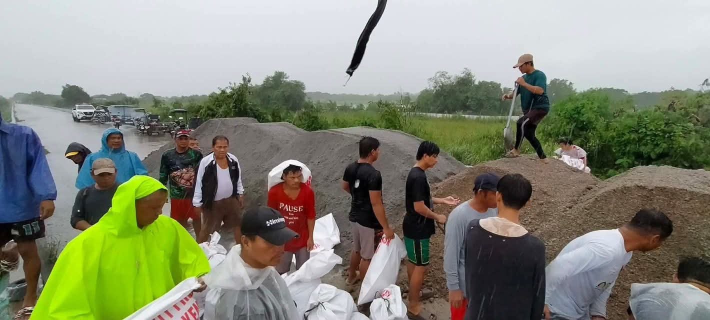 Provincial government holds sandbag operation at Minalin dike in Pampanga 