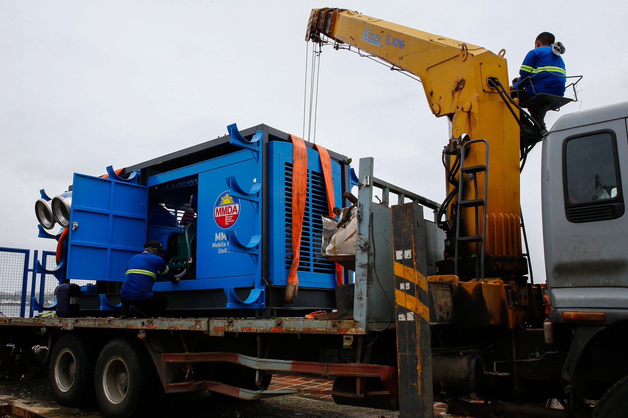 MMDA deploys mobile pump