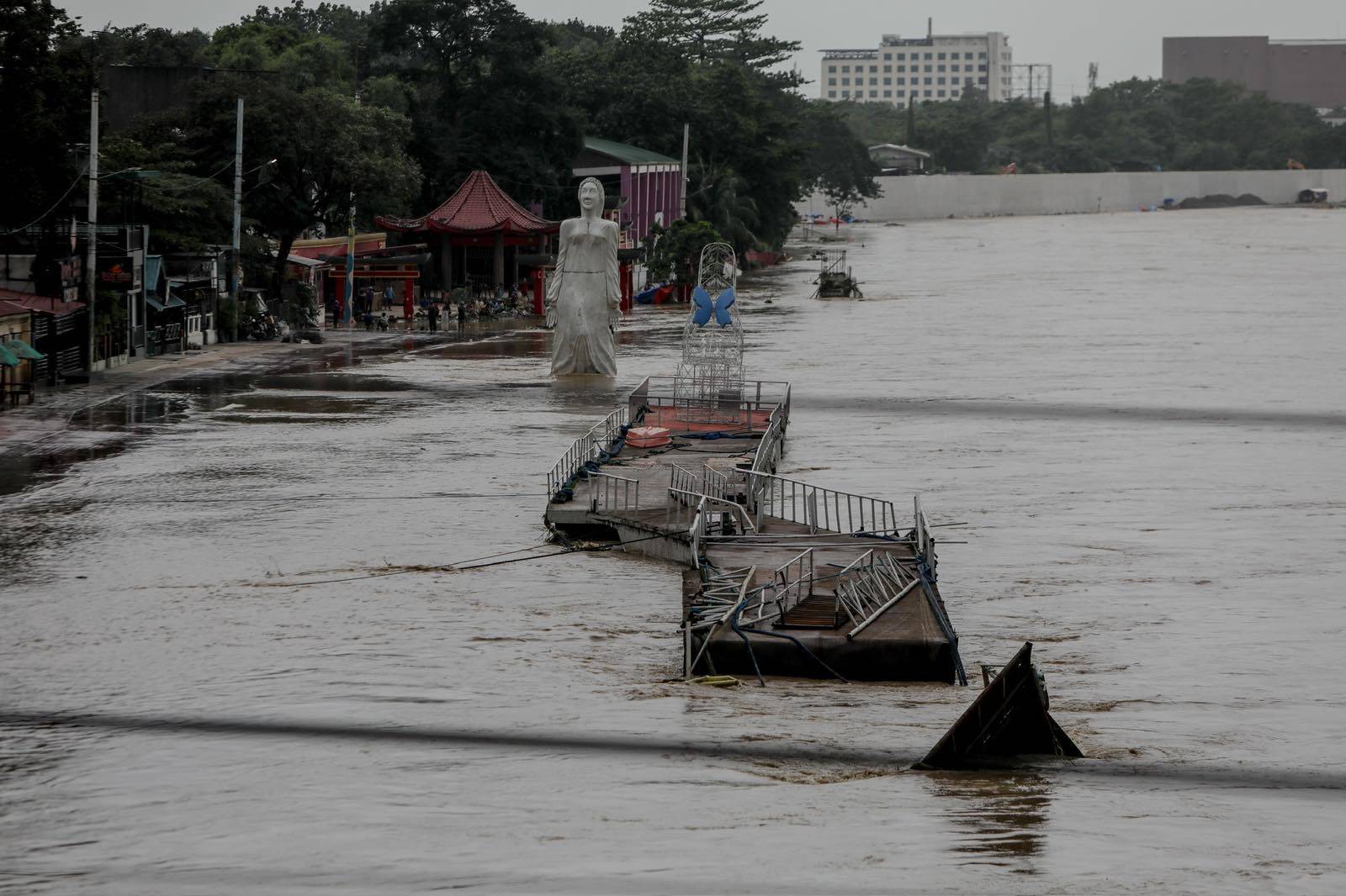 FISHING ALONG SWOLLEN TUMANA RIVER

Hobby #anglers and #fishermen cast their lines along the Tumana River near Riverbanks in Marikina City as the river’s water level stood at around 16 meters amid continued rains. | Aram Lascano