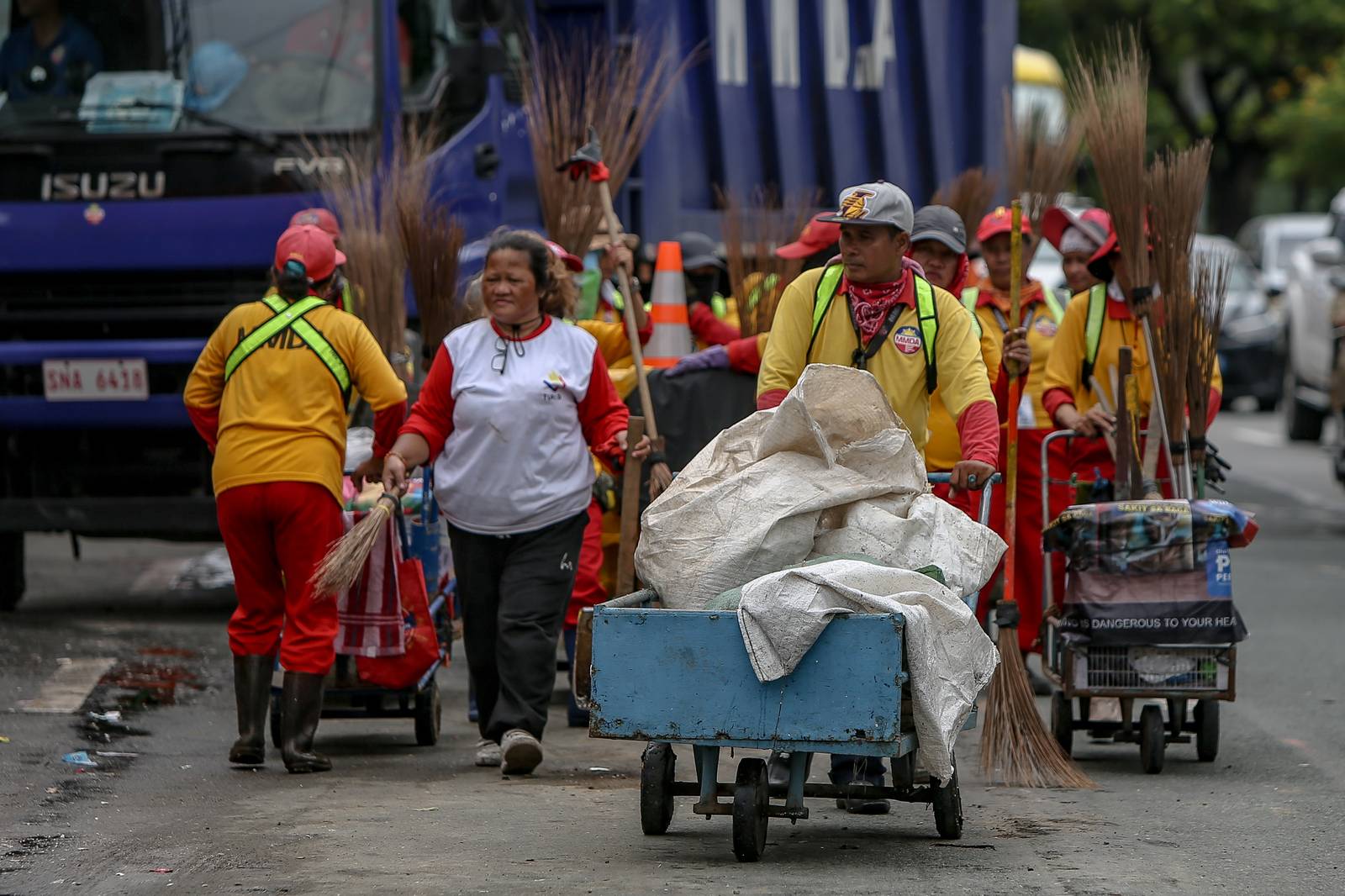 Personnel work through the rain to clear a massive buildup of garbage from the Redemptorist Water Channel in Parañaque City on Tuesday afternoon, 11 August. | Aram Lascano