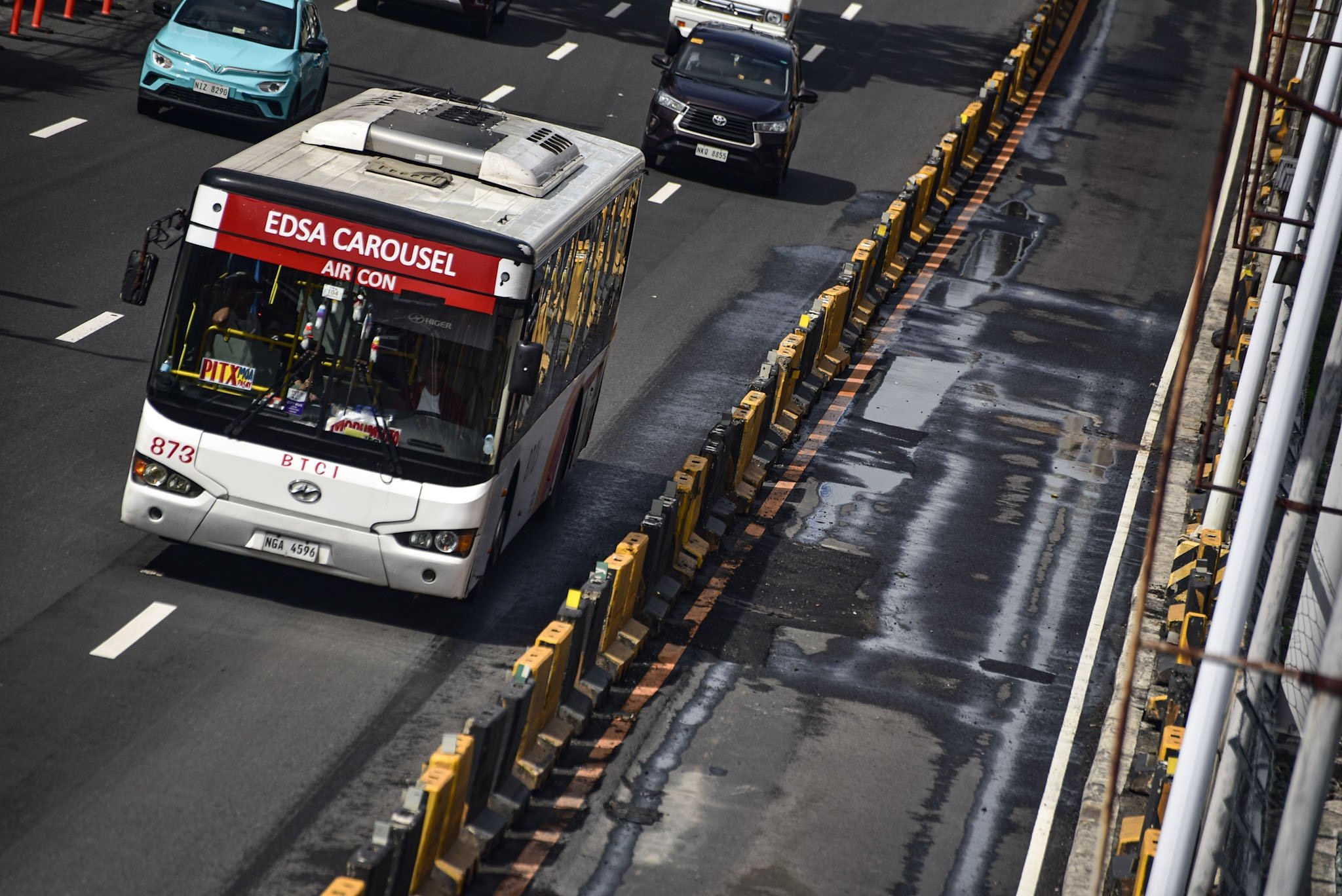Buses avoids EDSA busway due to potholes