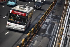 Buses avoids EDSA busway due to potholes