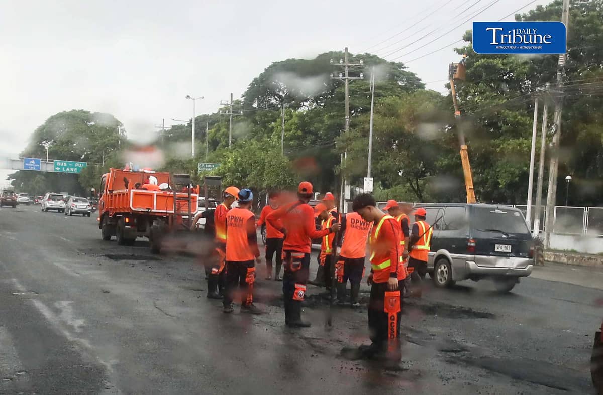 (August 11 2026) Department of Public Work and Highways (DPWH) workers saw asphalt the potholes caused by the continuous rain brought by Southwest monsoon, along Commonwealth Avenue in Brgy. Central, Quezon City, on Tuesday August 11 2026. Photo/Analy Labor