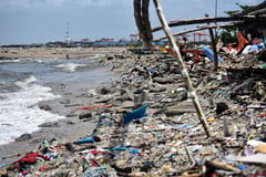 Palace urges barangays to crack down on garbage dumping